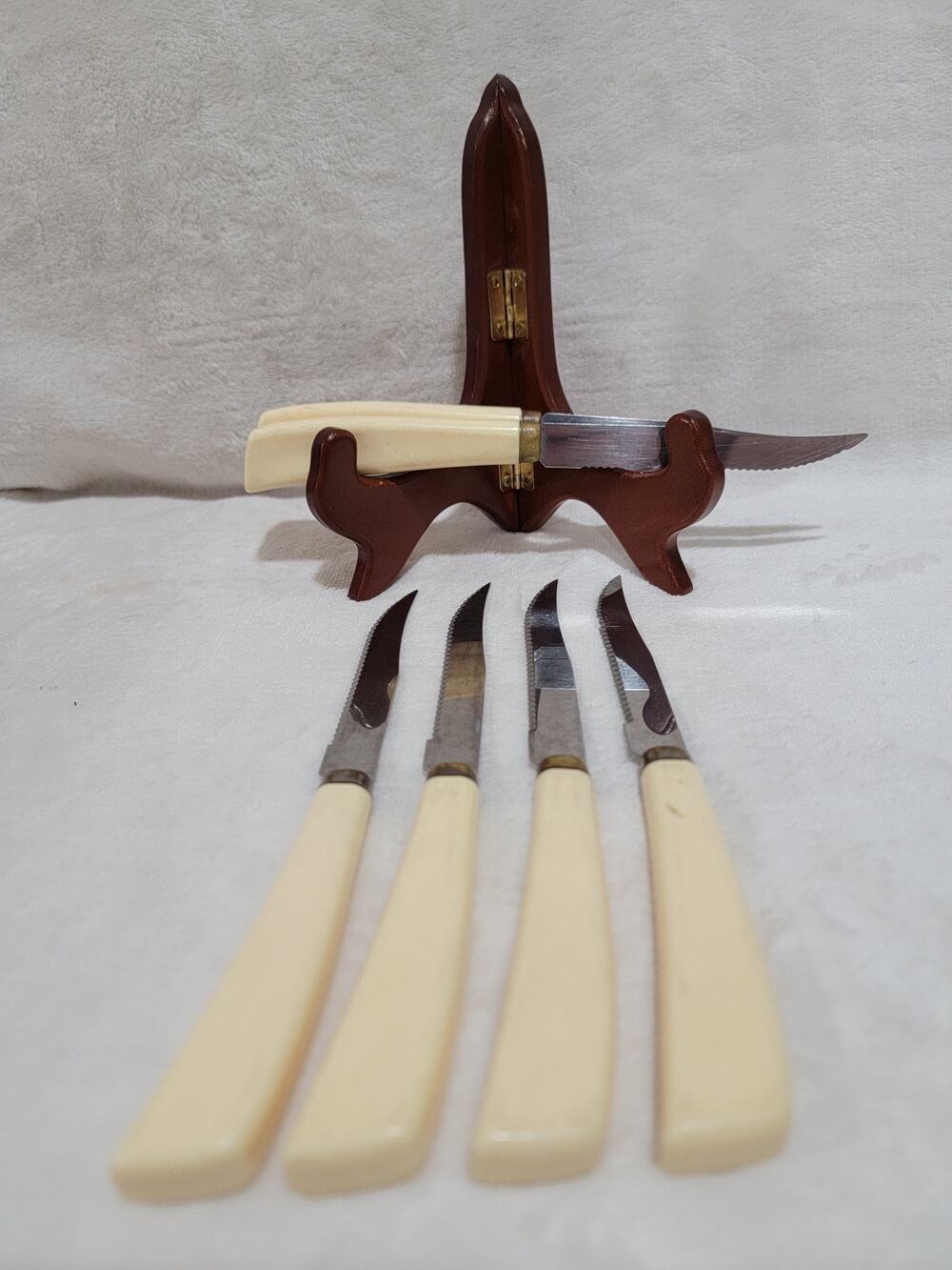 Set Of 6 Vintage Quikut Serrated Steak Knives